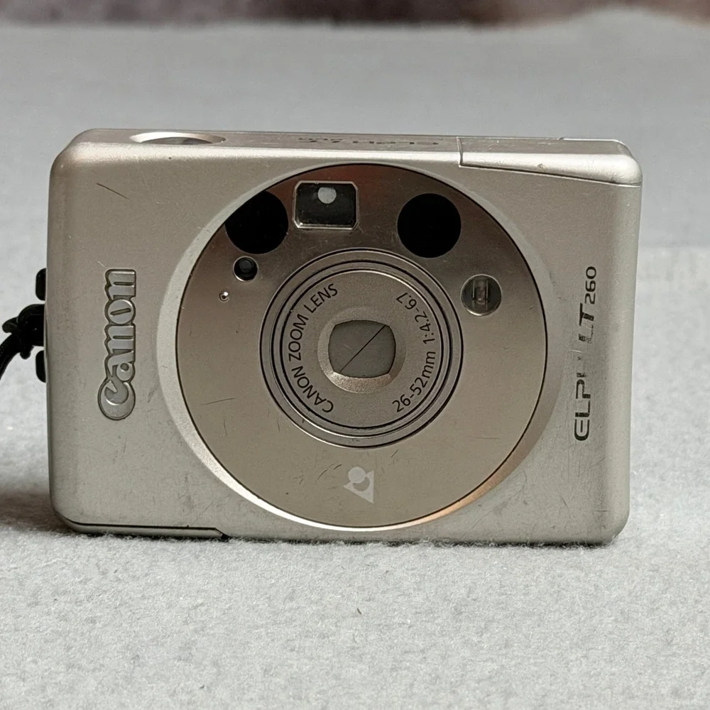 Canon ELPH LT 260 Silver APS Film Camera 26-52mm Zoom Lens Vintage Untested